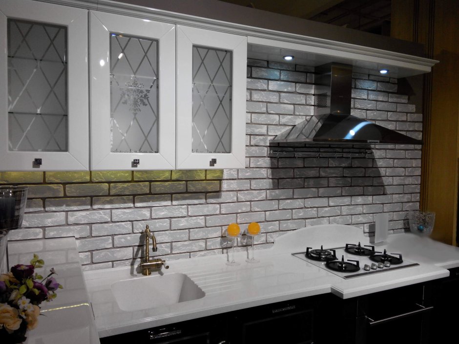 Плитка для кухонного фартука под кирпич