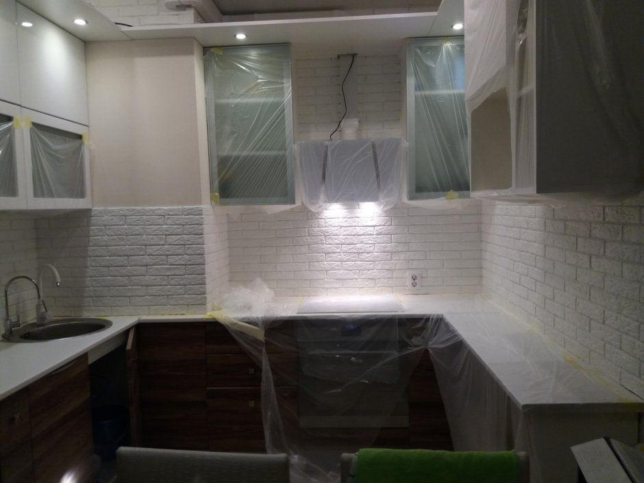 Фартук кирпич под стеклом