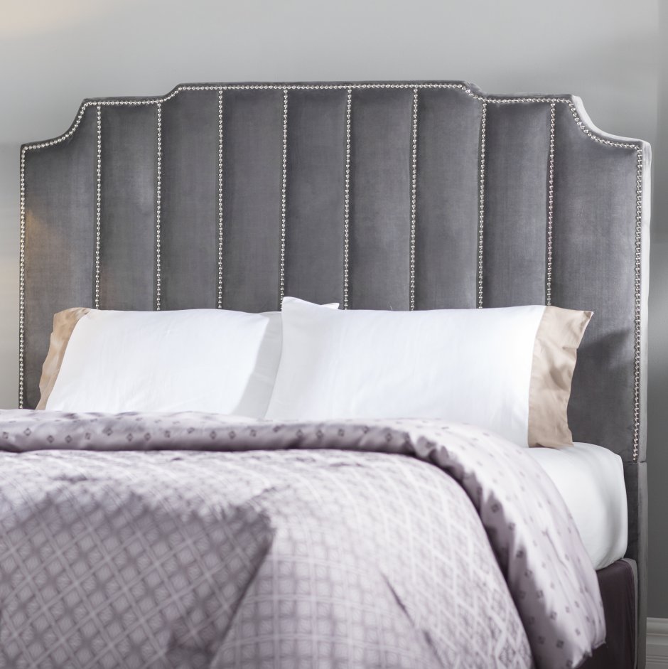 Кровать мягкая полосками