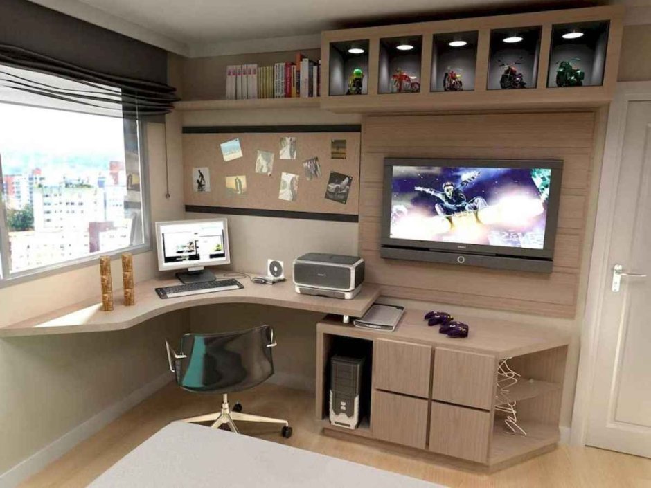 Гостиная с полками на стене