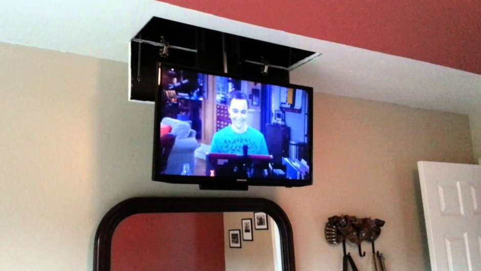 Офисный лифт с телевизором