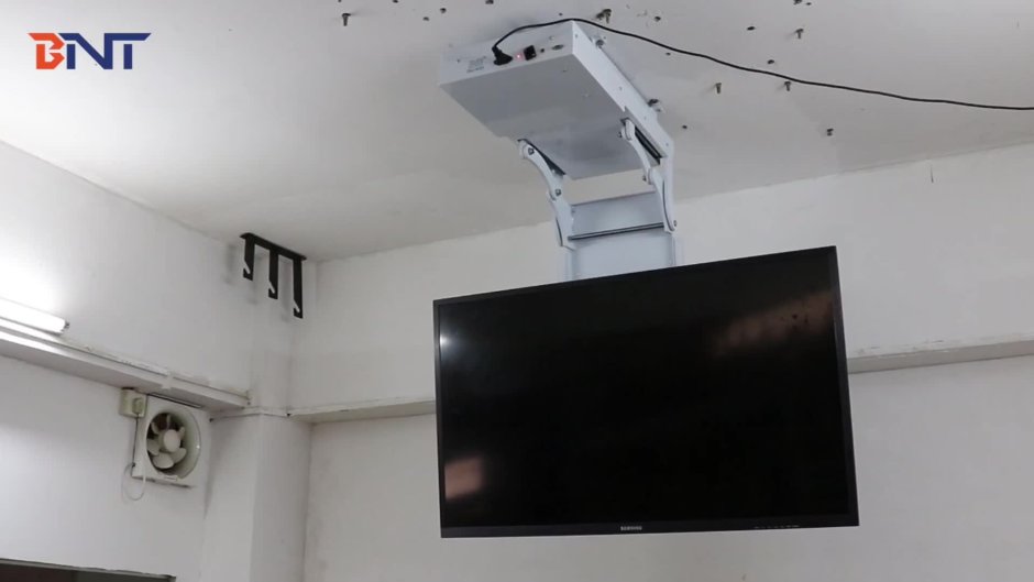 Раздвижные рамки закрывающие телевизор