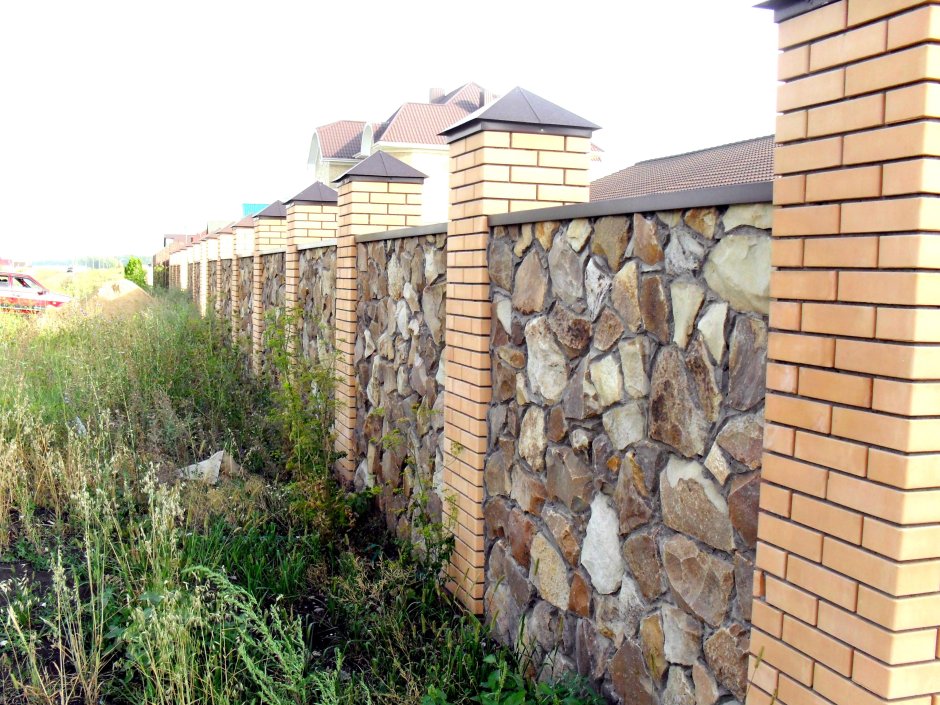 Красивый забор из камня