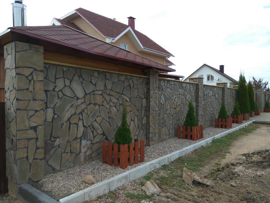 Забор из камня
