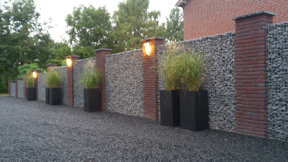 Каменный современный забор