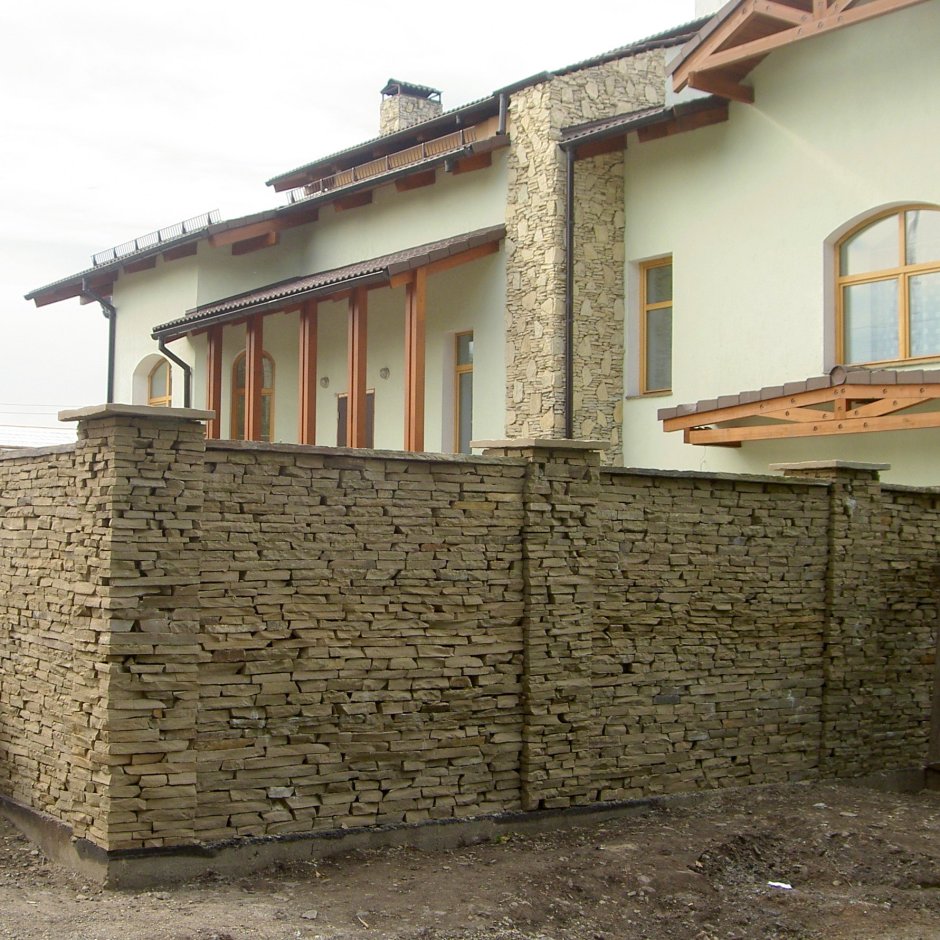 Современная отделка забора