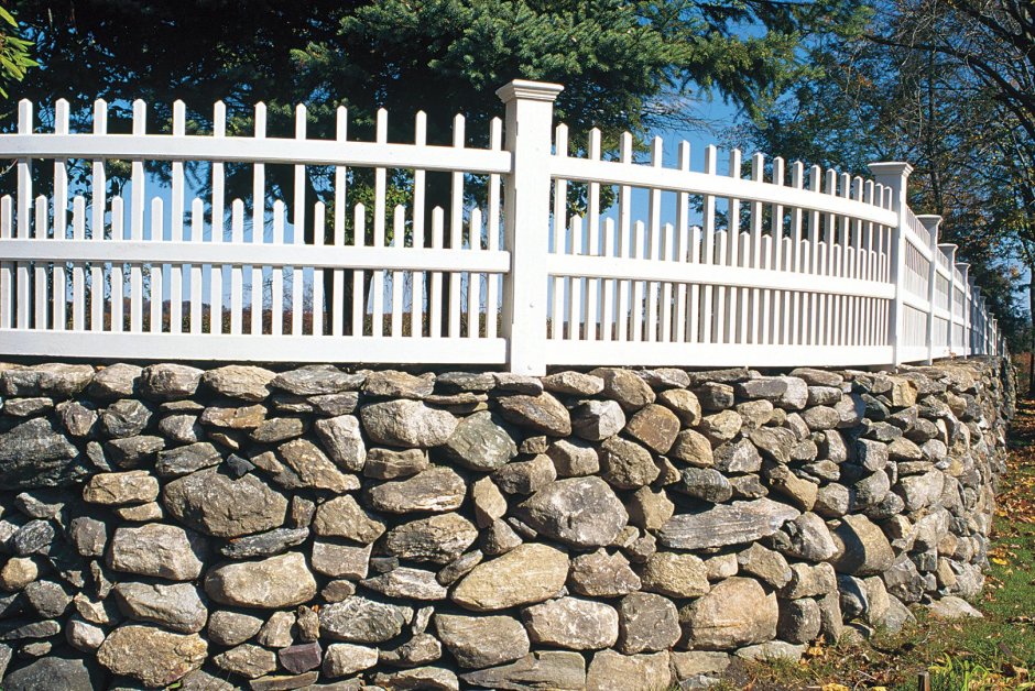 Столбы из булыжника