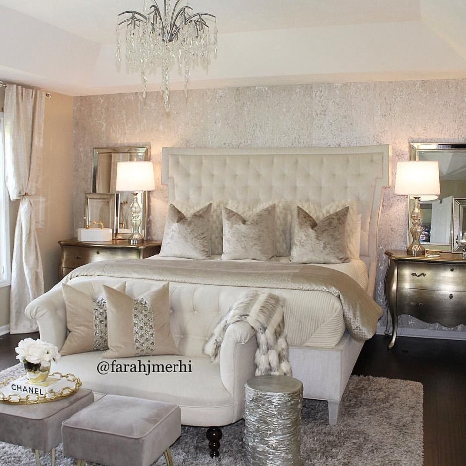 Декор в спальне серебрянный