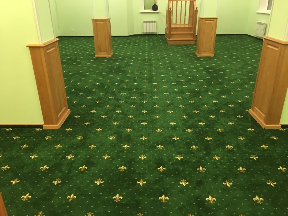 Ковры в интерьере гостиной с угловым диваном