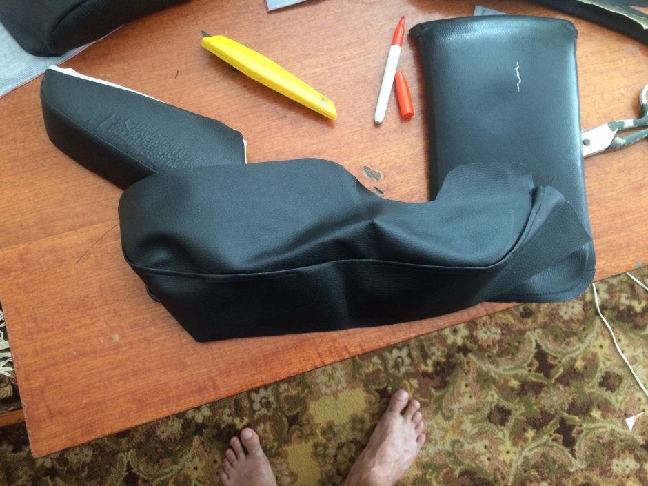 Перетяжка подлокотника компьютерного кресла