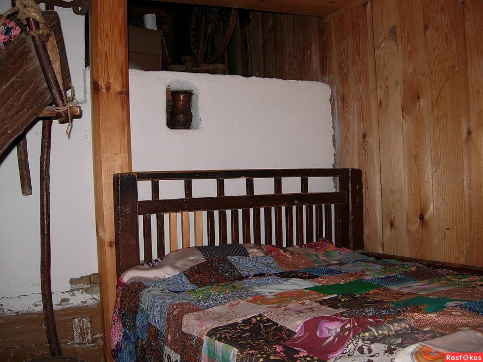 Деревенская кровать