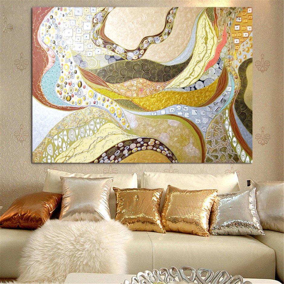 Поталь на стене