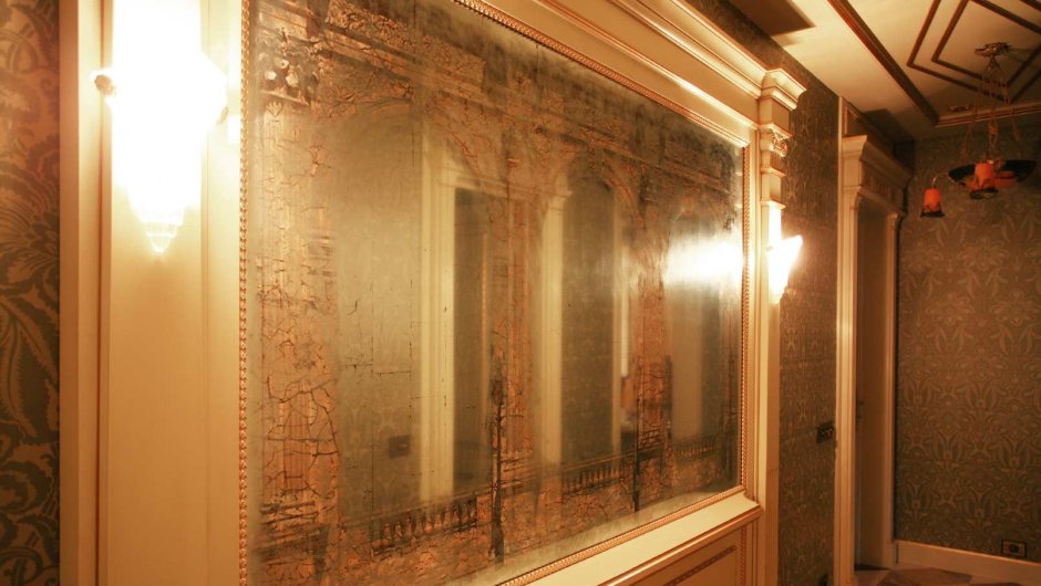 Абстрактная живопись с золотой поталью