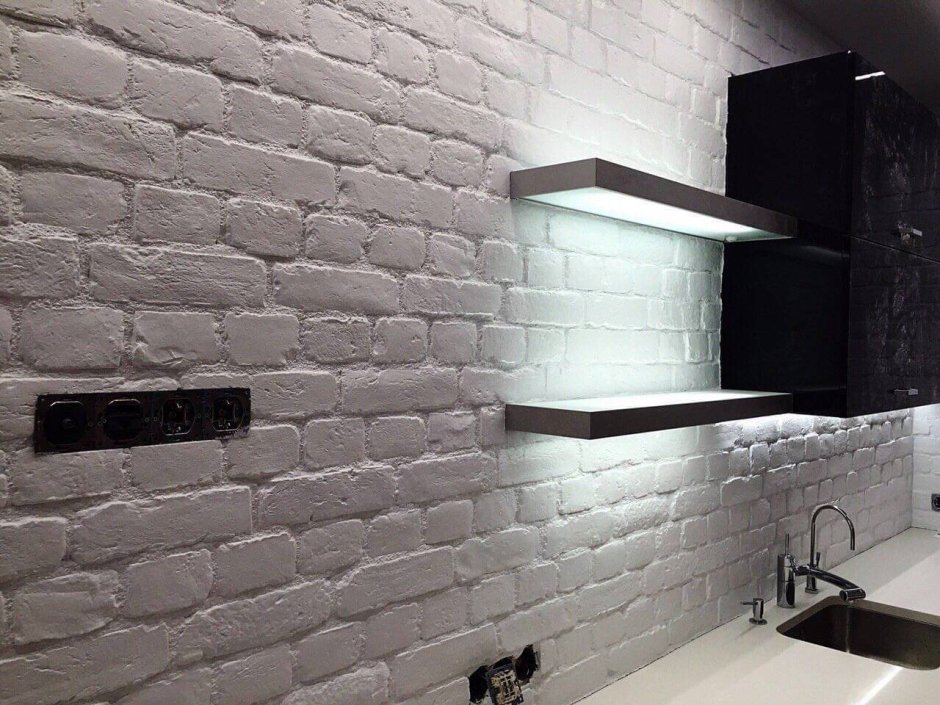 Декоративная плитка в коридоре