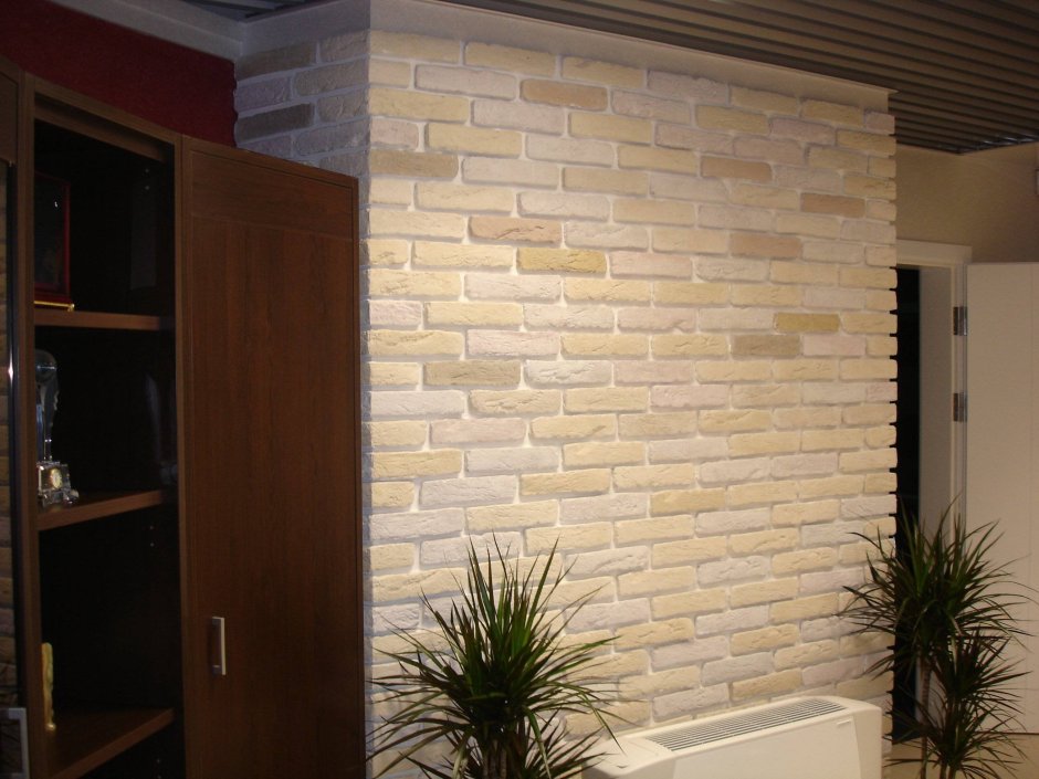 Отделка кухни декоративным камнем