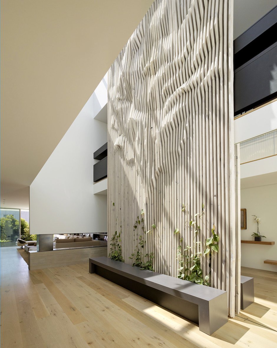 Рейки с подсветкой на стене