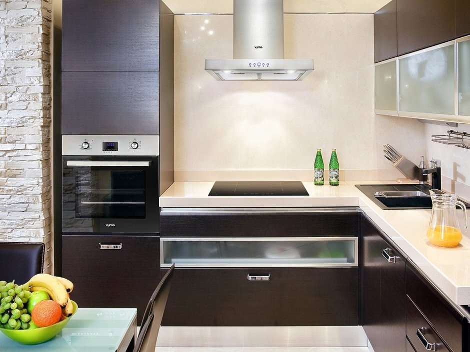 Кухня с встроенной бытовой техникой