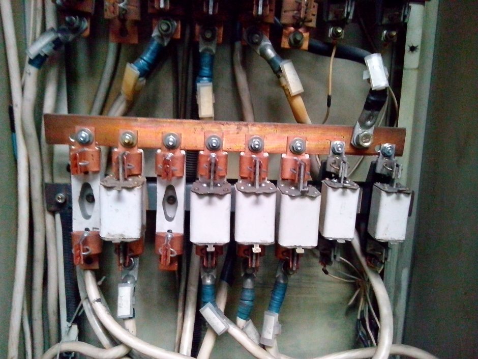 Рубильник электрический с предохранителями 380 в