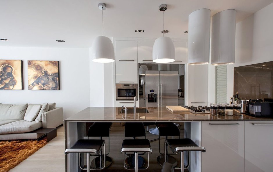 Круглая вытяжка для кухни в интерьере