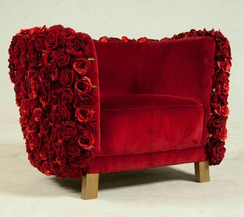 Диван с гвоздиками