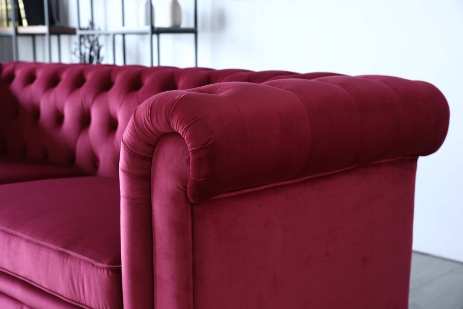 Диван с обивкой рельефной