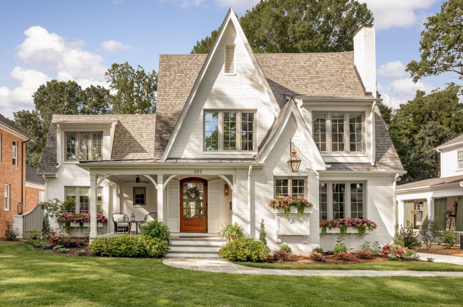 Красивый домик белый красивый