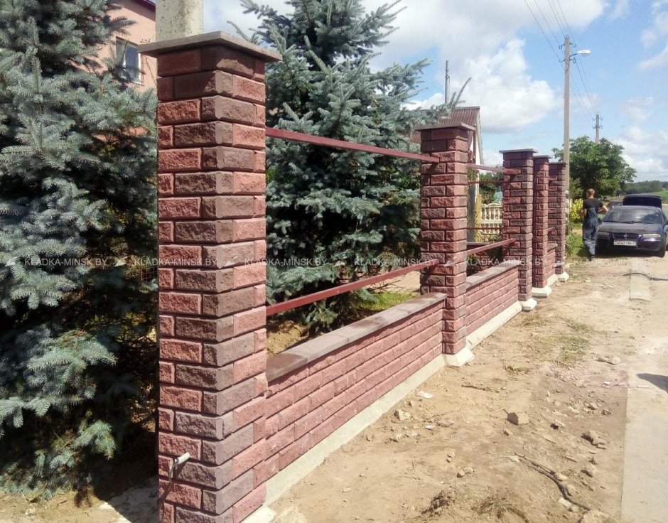 Столбики из кирпича для забора