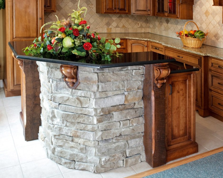 Барная стойка из камня и дерева