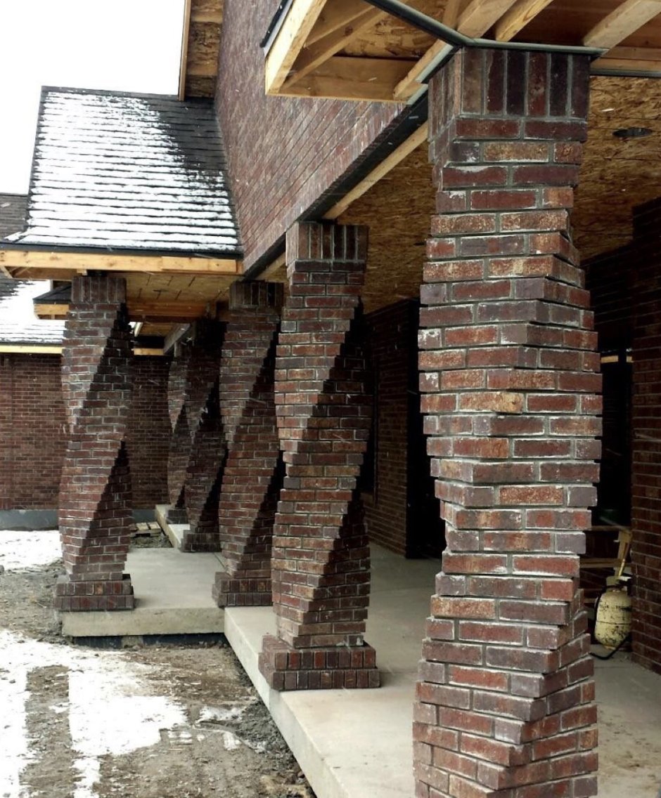 Кирпичная колонна