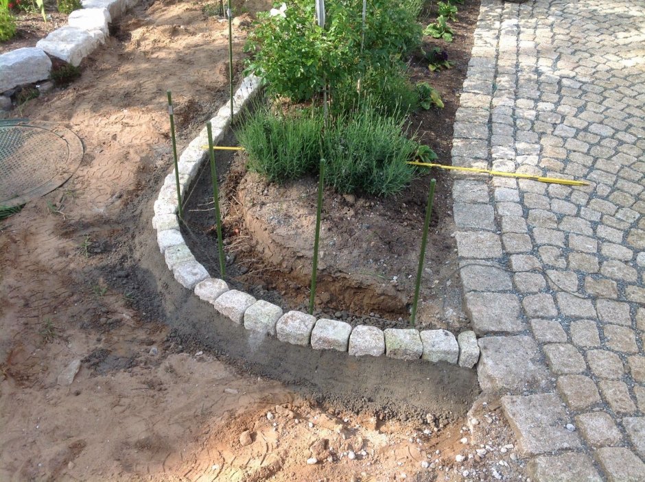 Палисад бетонный в ландшафте