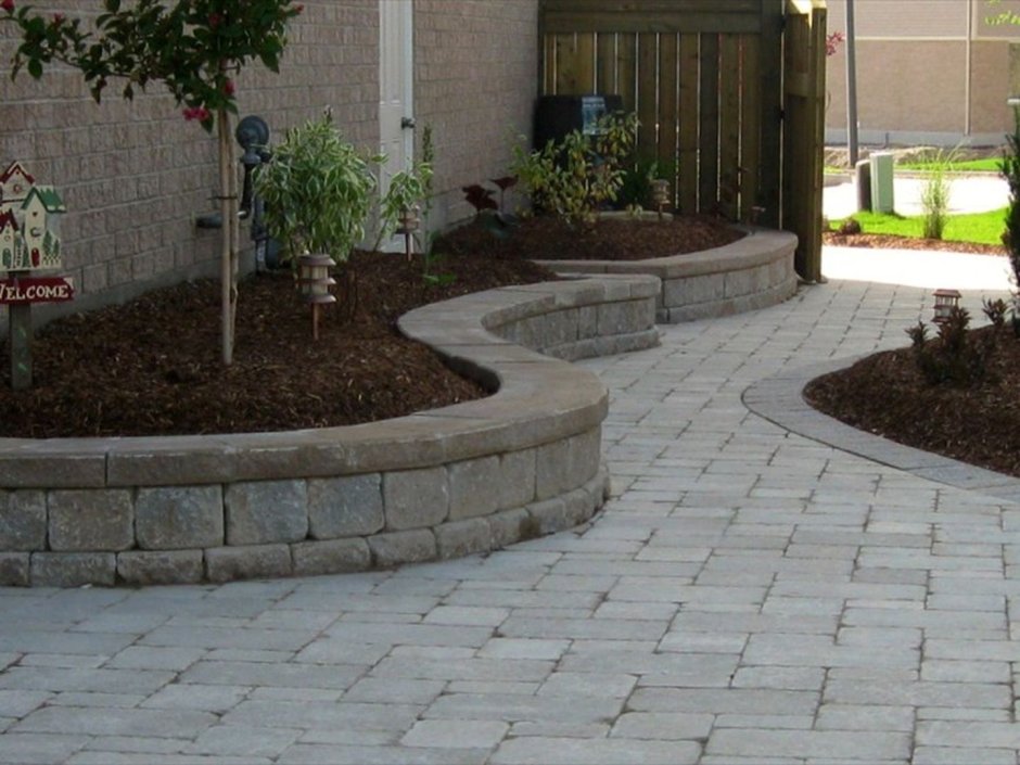 Бордюр из кирпича для клумбы