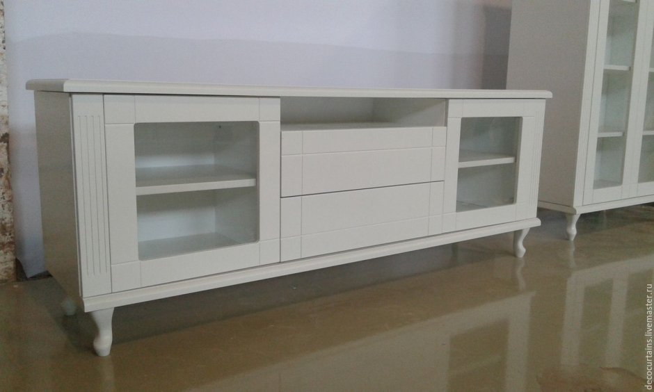 Комод под телевизор на ножках