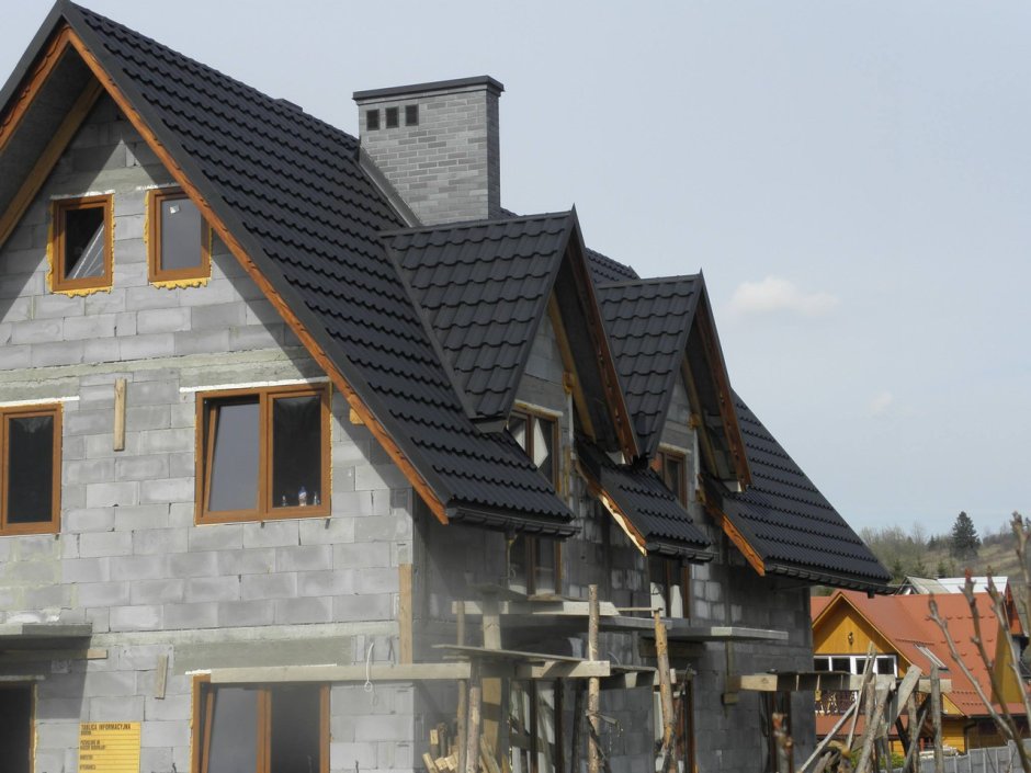 Двускатная крыша с кукушкой