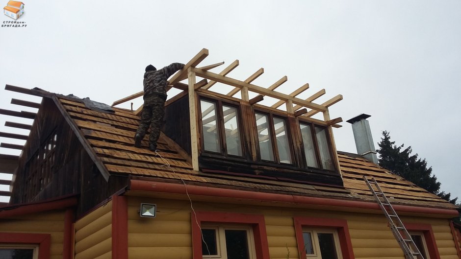 Мансардная крыша с кукушкой