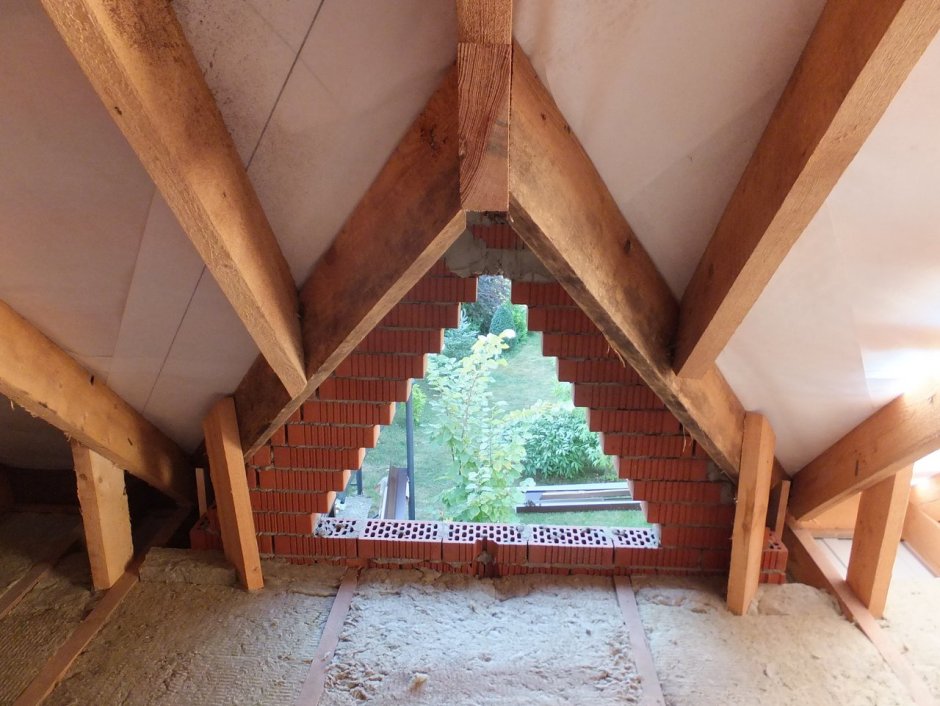 Крыша с кукушкой внутри