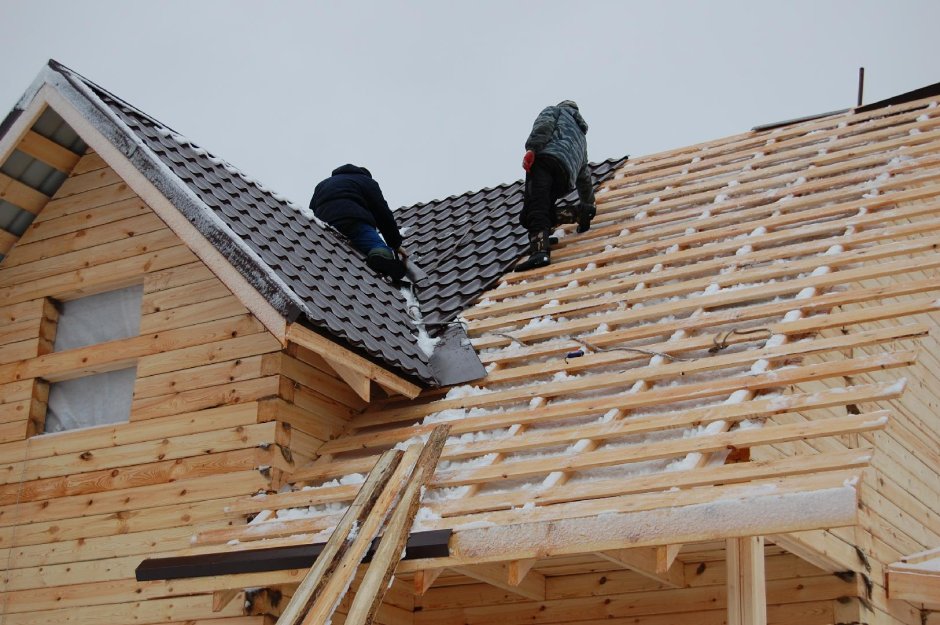 Крыша с кукушкой металлочерепицей