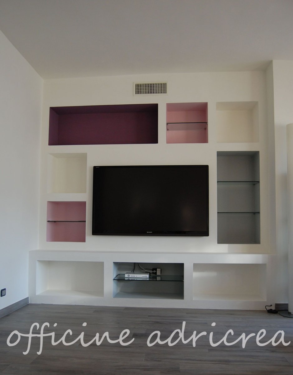 Ниша с камином и телевизором