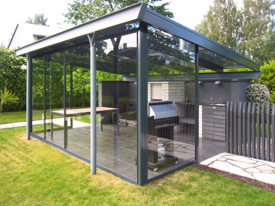 Беседка с пластиковыми окнами