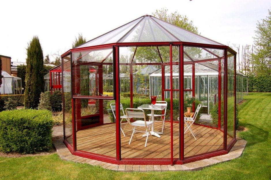 Стеклянная беседка