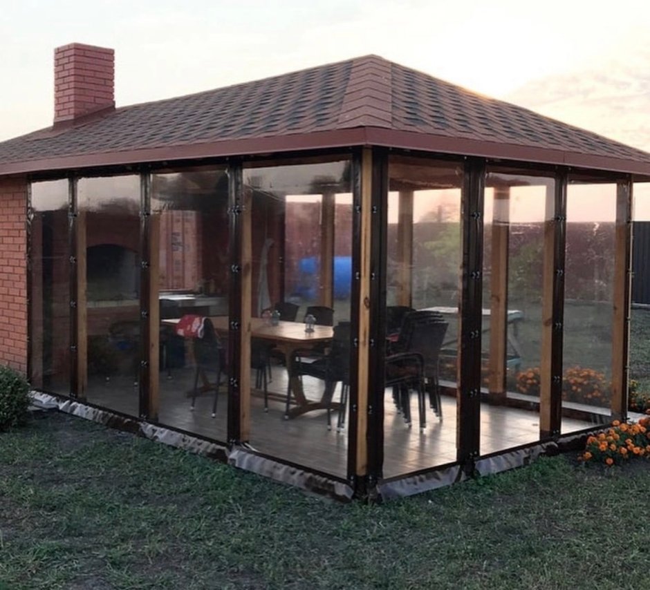 Уличная беседка с раздвижными дверями