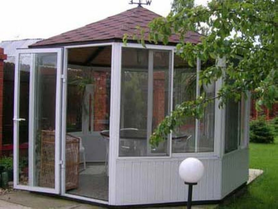 Безрамное остекление веранды