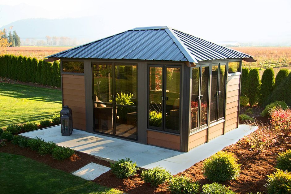 Крытая беседка застекленная