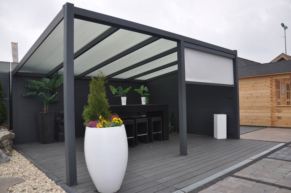 Беседка с пластиковыми окнами