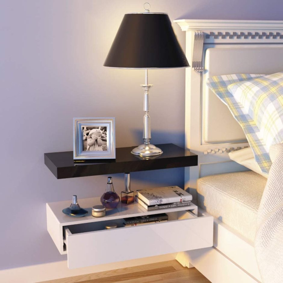 Кровать с полками в изголовье
