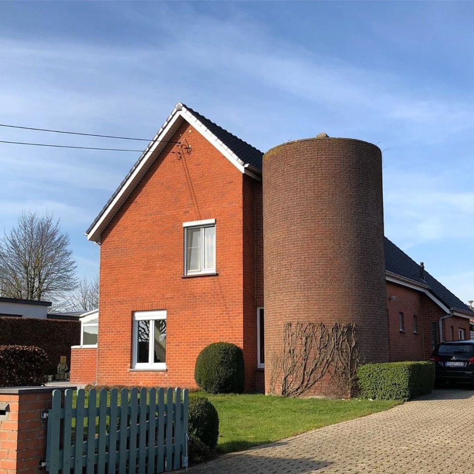 Некрасивый коттедж