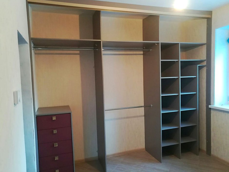 Шкаф купе встроенный в нишу