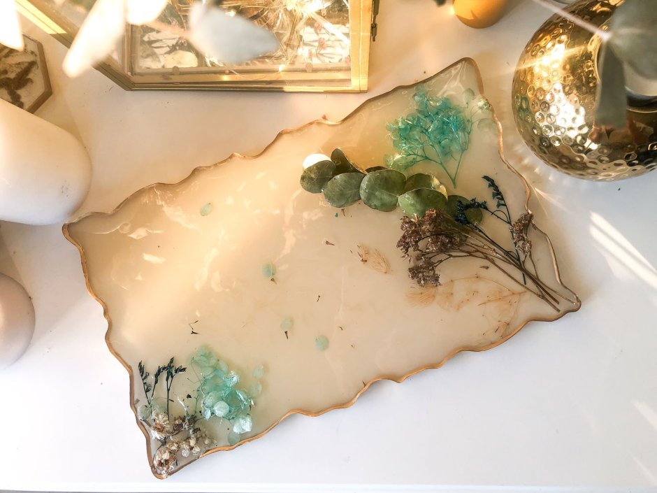 Подносы из эпоксидной смолы с сухоцветами