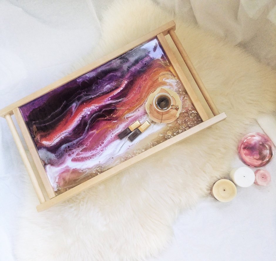 Столик для завтрака с эпоксидной смолой