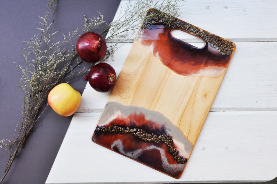 Разделочная доска с эпоксидной смолой