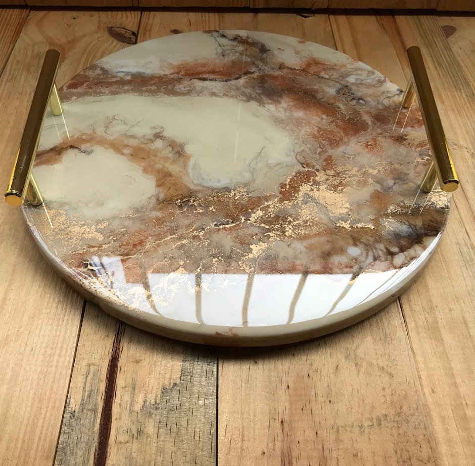 Круглый поднос из эпоксидной смолы